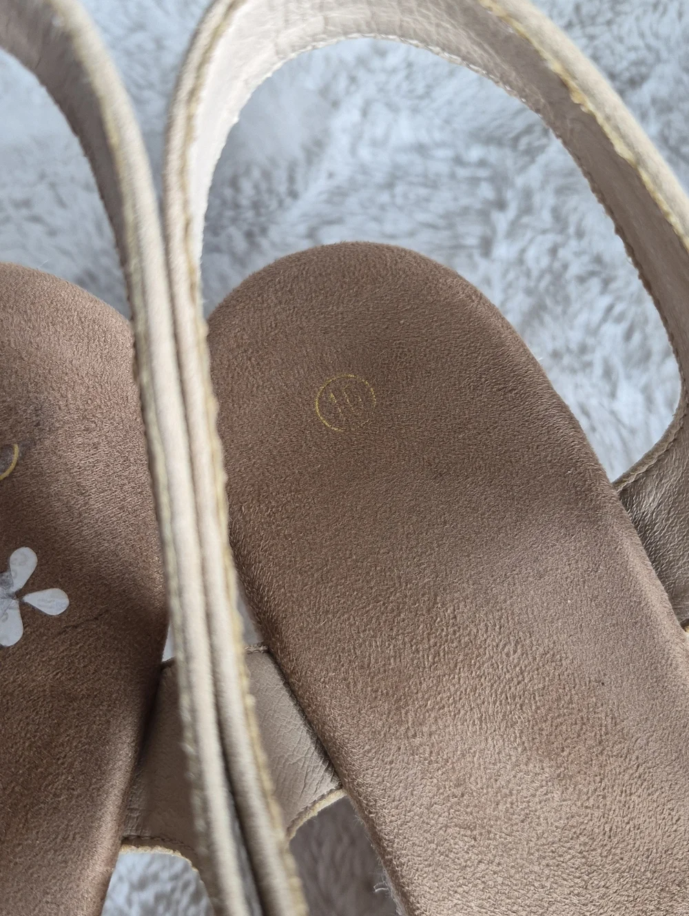 Wedge Criss Cross Stretch Low Sandals Womens Sz 10W Neutral Tan Minimalist - Picture 7 of 8